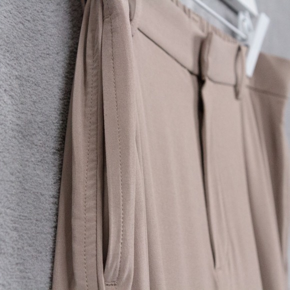 VUORI Villa Trouser Pants Pleated Wide Leg Flowy Walnut Beige Womens Sz L - Picture 7 of 9